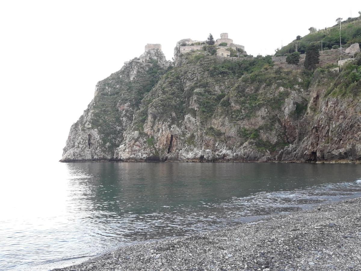 Casa Nupi Sant'Alessio Siculo Exterior foto